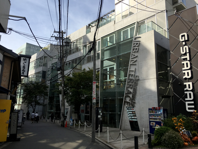 アーバンテラス茶屋町 路地から