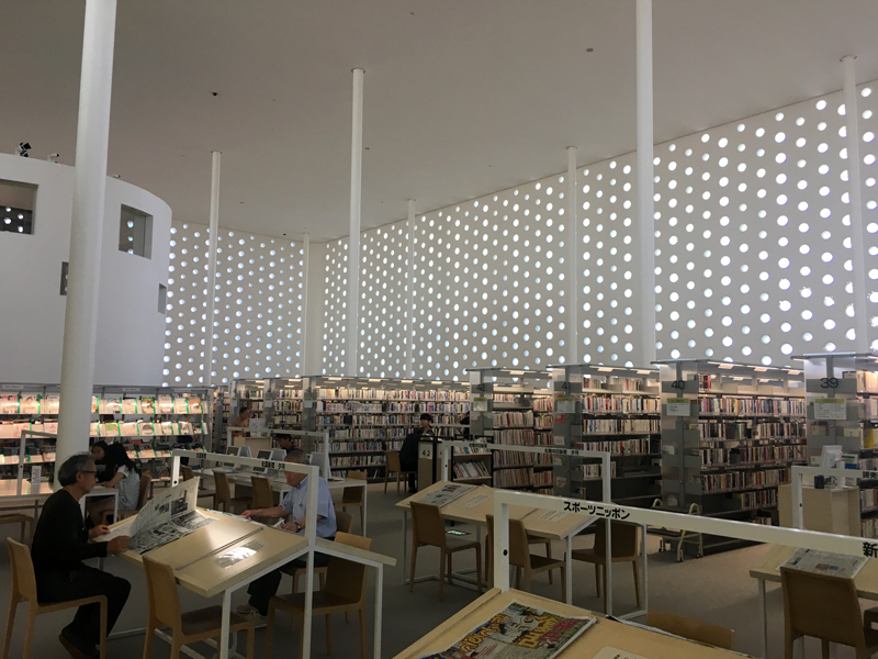金沢海みらい図書館 2F
