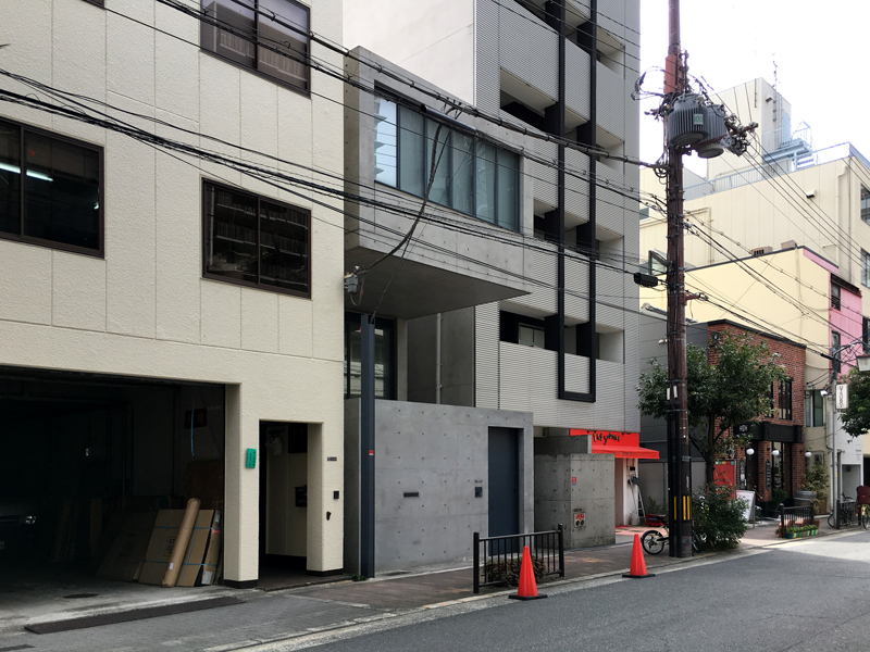 靭公園の住宅 道路から